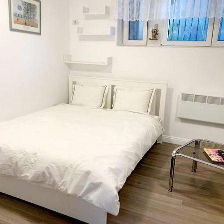 Central Studio Flat Bukarest Exteriör bild